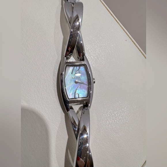 Vintage Fossil Silver Women's Watch with hologram type watch face - Picture 2 of 6